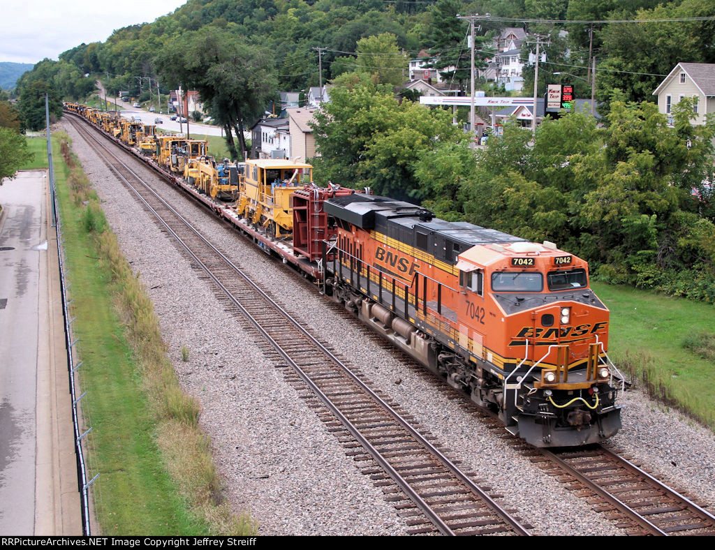 BNSF 7042